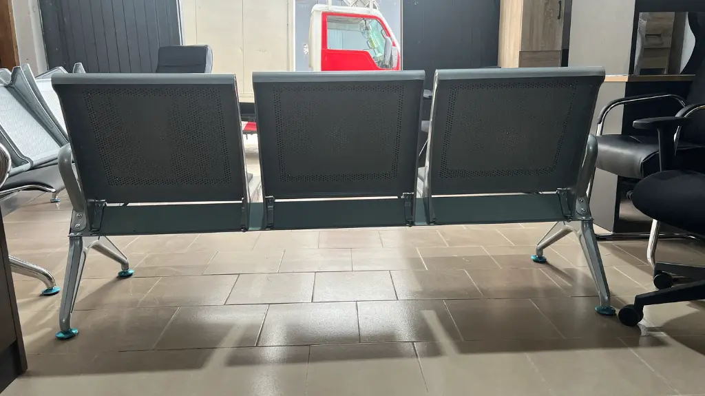 Banquette trois place avec mousse lourd (1).webp