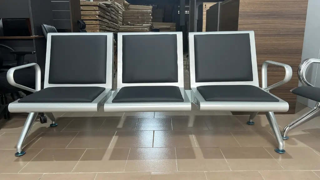 Banquette trois place avec mousse lourd (2).webp