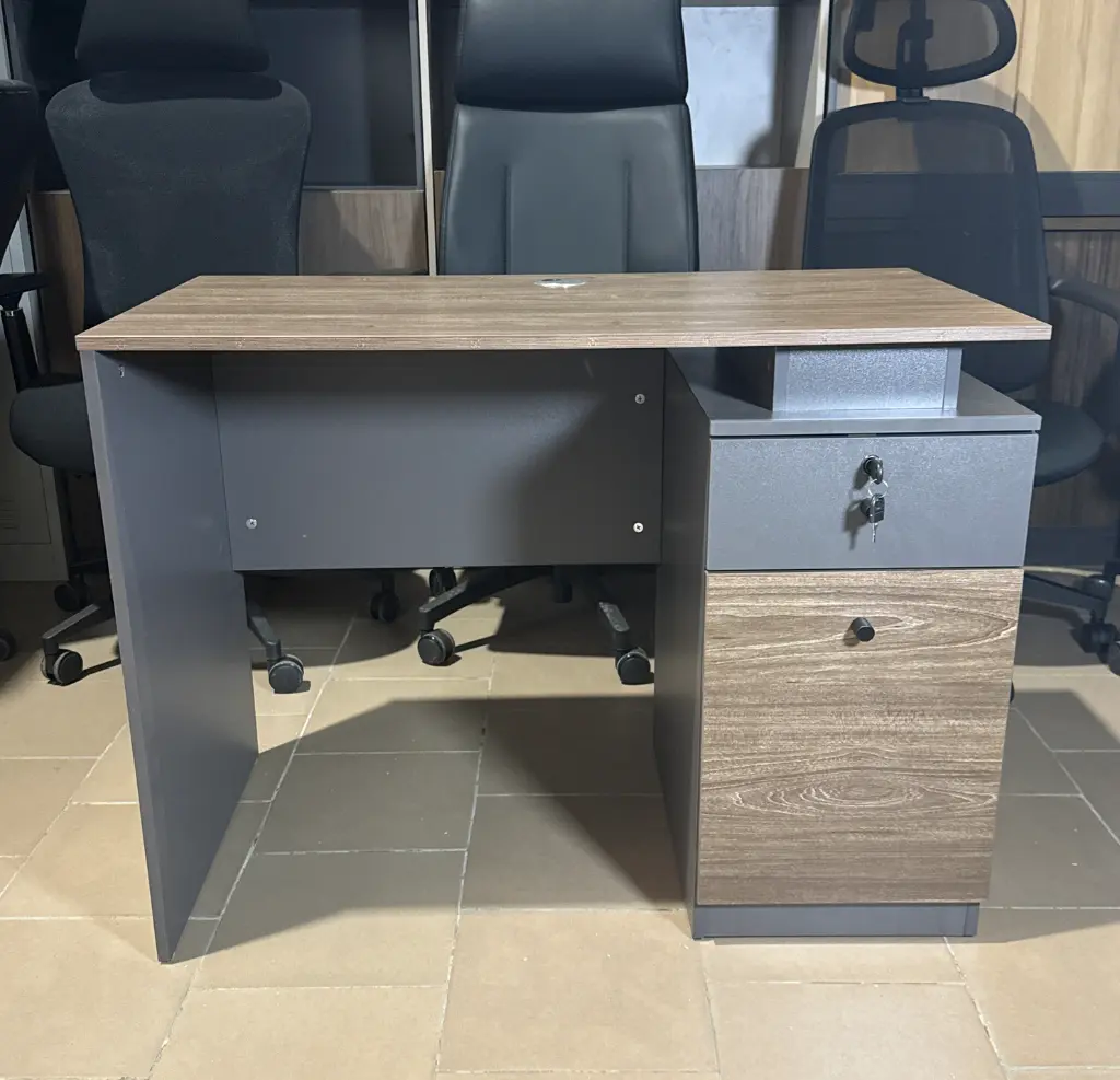 Bureau agent FD-0135 (2).webp