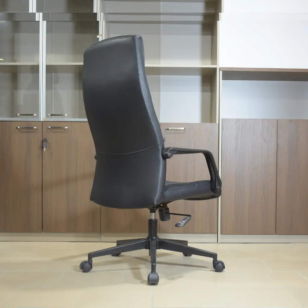 Fauteuil directeur  en simili cuir (4).webp