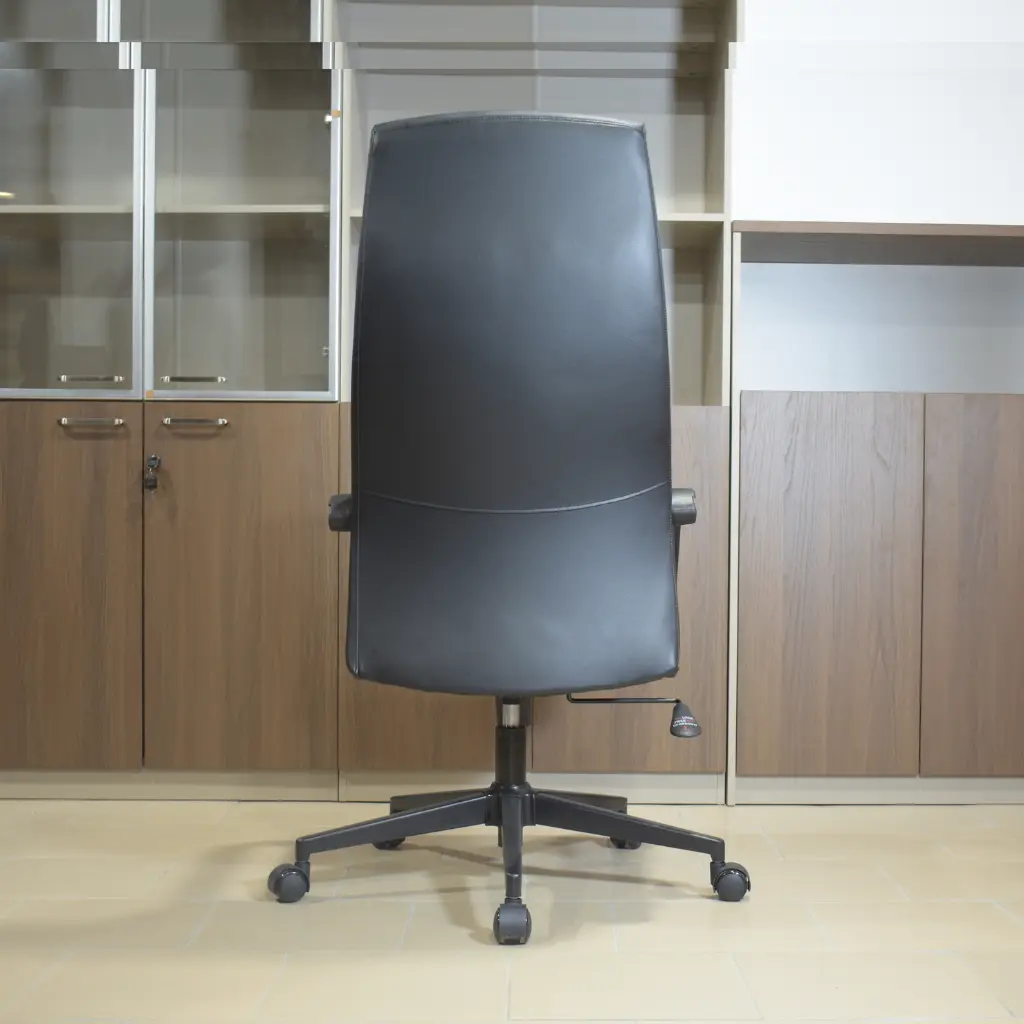 Fauteuil directeur  en simili cuir (1).webp