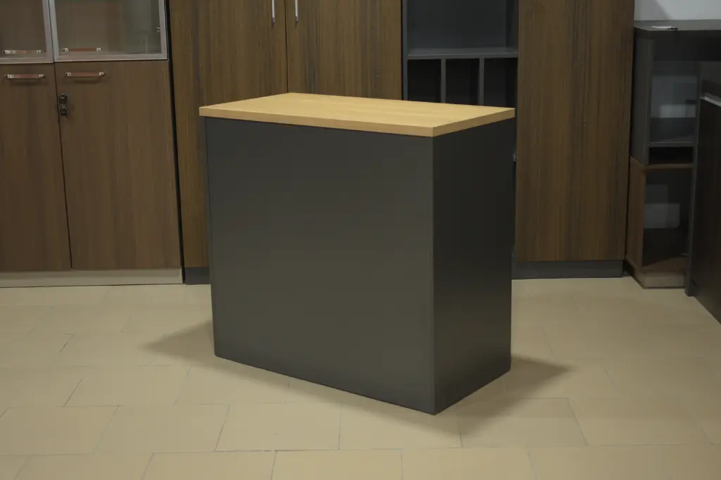 armoire basse à 3 portes battantes