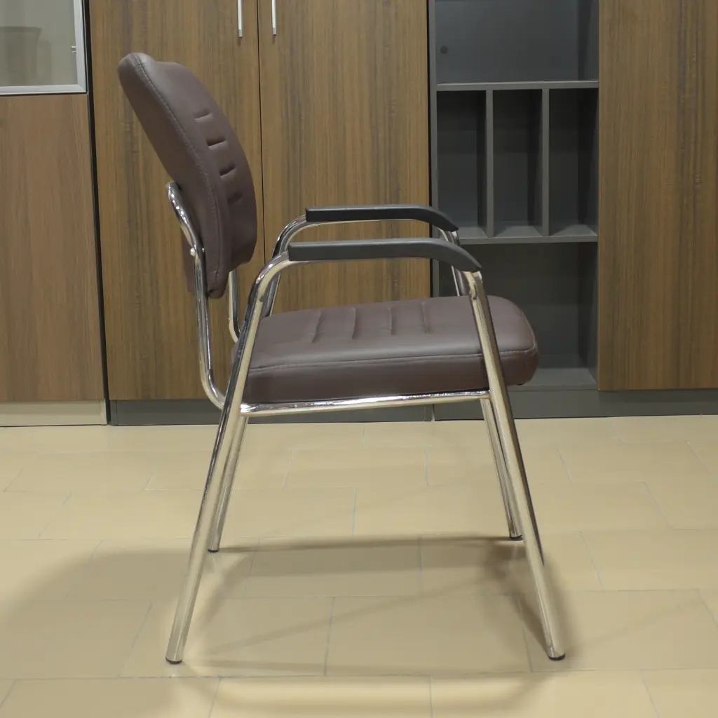 Chaise visiteur marron (4).webp