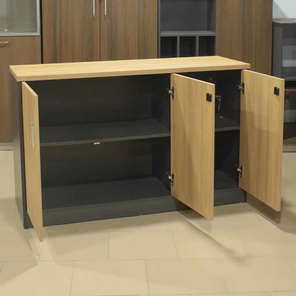 Armoir trois battants (4).webp