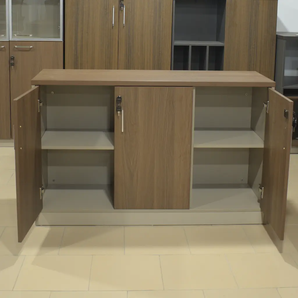 armoire basse à 3 portes battantes