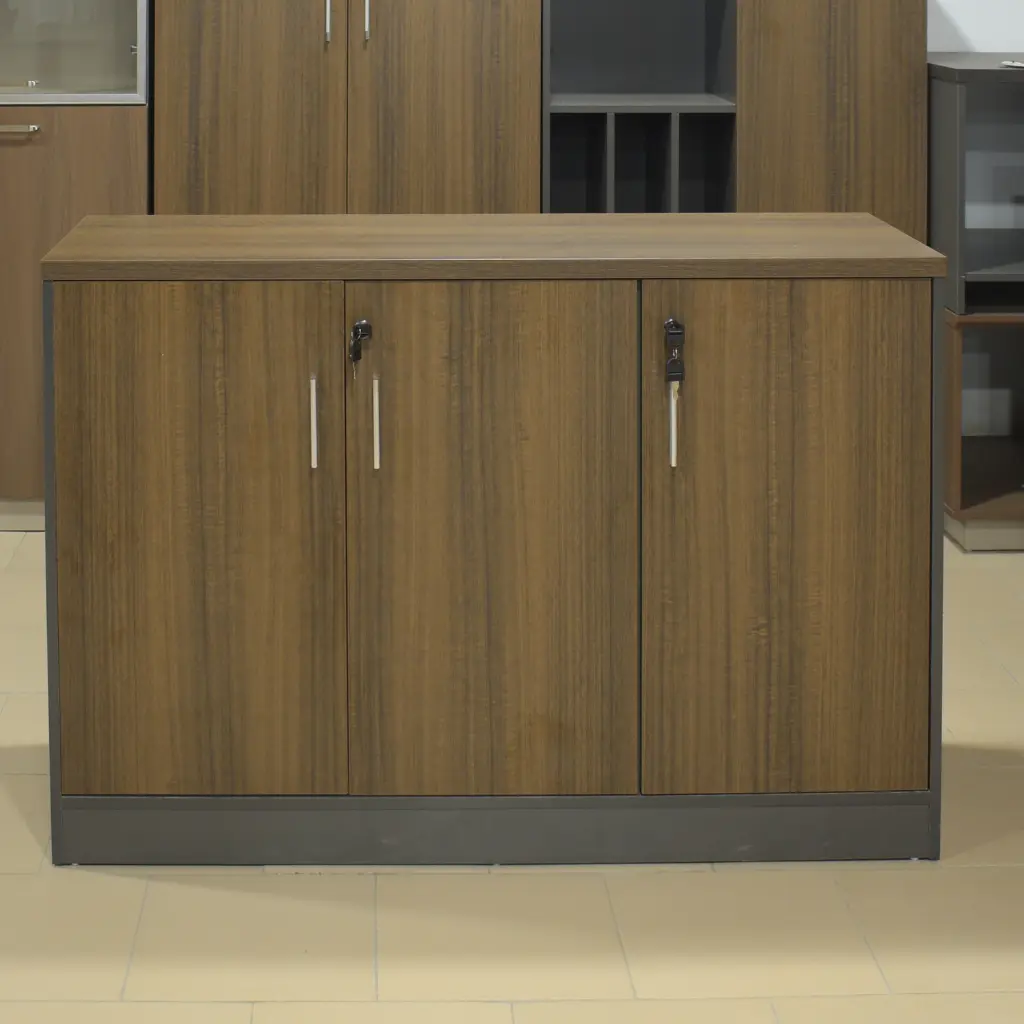 armoire basse à 3 portes battantes