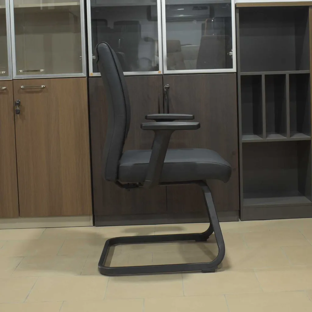 Chaise visiteur directeur AH-621 (3).webp