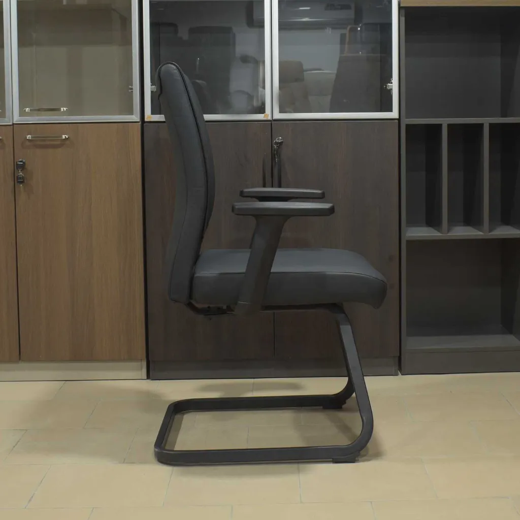 Chaise visiteur directeur AH-621 (3).webp