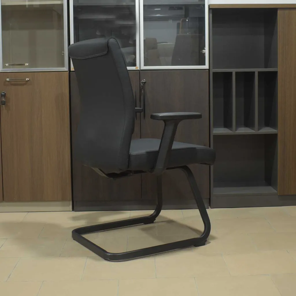 Chaise visiteur directeur AH-621 (4).webp