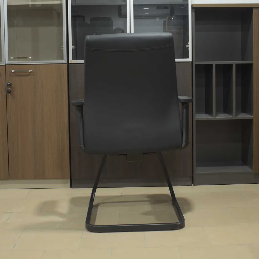 Chaise visiteur directeur AH-621 (5).webp