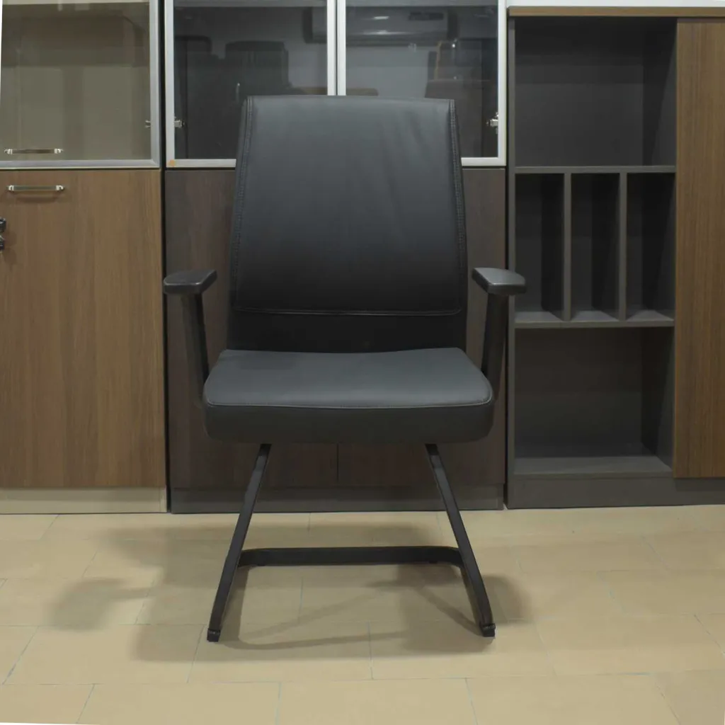 Chaise visiteur directeur AH-621 (1).webp