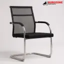 Chaise visiteur en maille noire