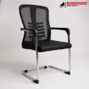 Chaise visiteur en maille noire