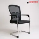 Chaise visiteur en maille noire